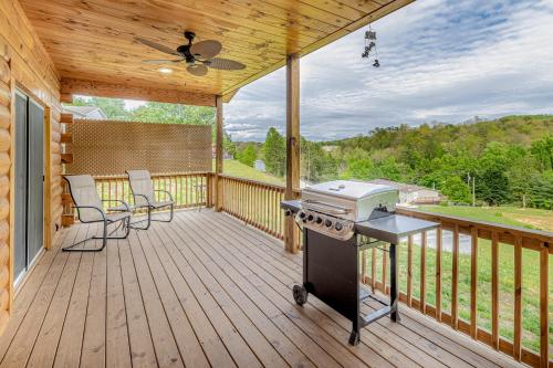 Hilltop Cabin in Bryson City, USA