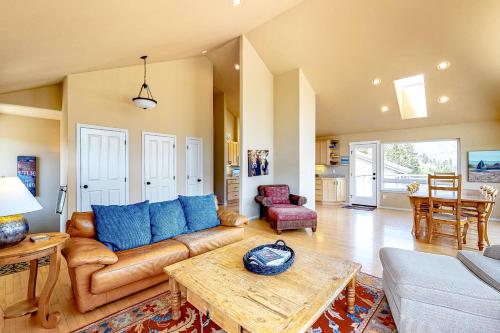 Wapato Lake Waterfront Stunner - image 4