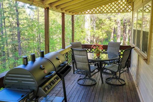 Private Cabin, 5-Min Drive to Hot Springs & Golf! in Crouch