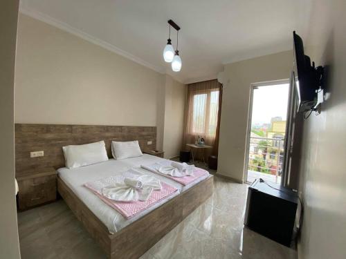 Family Hotel – Batumi, IL