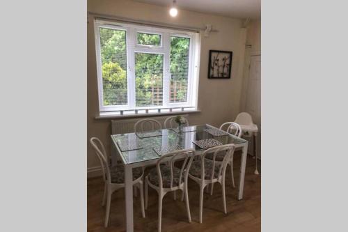 GREENHILL GETAWAY - 2 Bedroom Newly Refurbished house