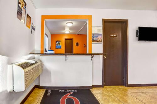 Motel 6 Silver City, NM - 로비