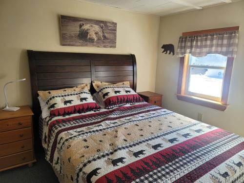 Guestroom, Ladd Pond Cabins and Campground, LLC in Gorham