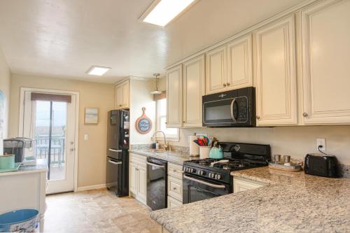 432 Saratoga in โกรเวอร์ บีช (CA)