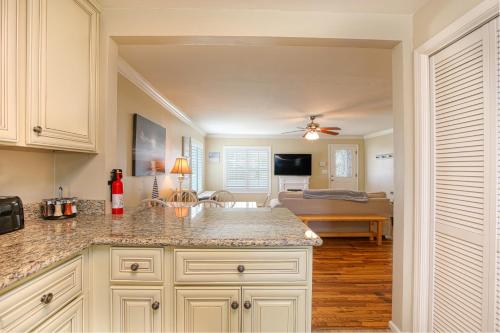 432 Saratoga in โกรเวอร์ บีช (CA)