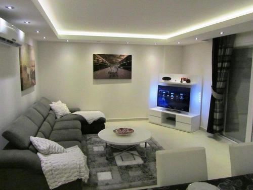 Tropical Gardens is a 2 bed 1st floor private home