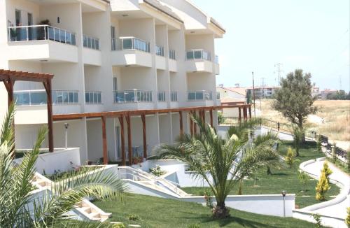 Stunning private 2 bed home in great location and gated community