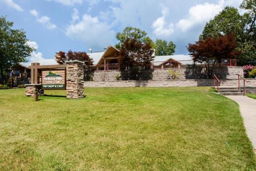 Sunset Hideaway - Golf - Landscape View -outdoor pool - NO STAIRS!