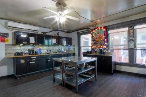 Кухня, Lucky D's Hostel in Сан-Диего (Калифорния)