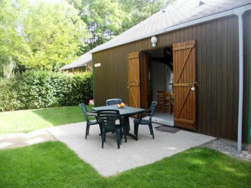 Chalet Saint-Denis-du-Maine, 3 pièces, 4 personnes - FR-1-600-88 gîte à louer Saint-Denis-du-Maine