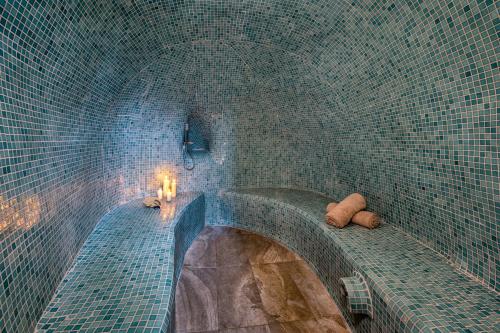 Mystagoge cave pool/jacuzzi, cellar and hammam