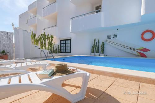 2 bedrooms, 4 beds