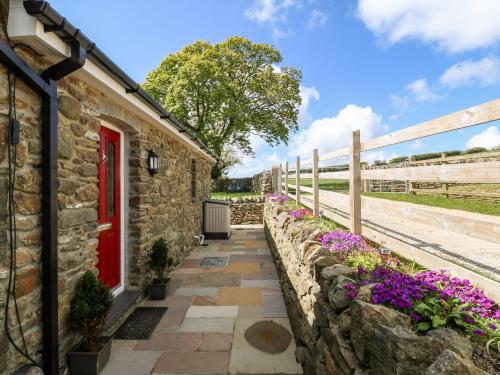 Beudy Tyddyn in Llannerch-y-Medd