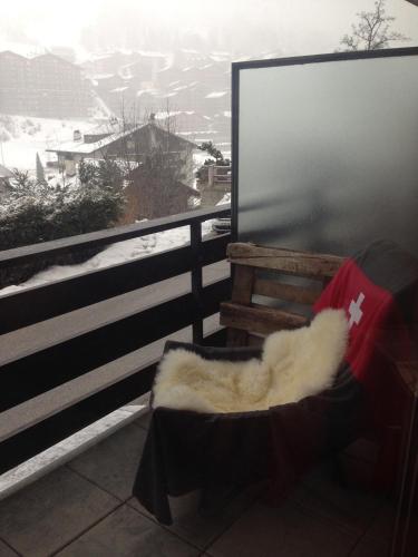 Sunny Swiss mountain Studio in centre by Jolidi in نينداز