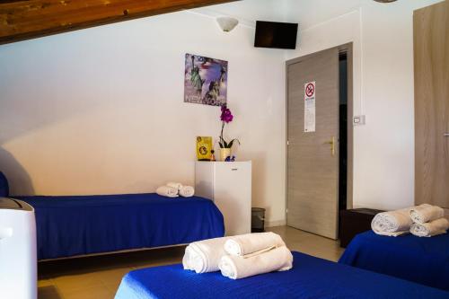 Sansi´s Sapri Camere Room Type - Triple Room with Private External Bathroom