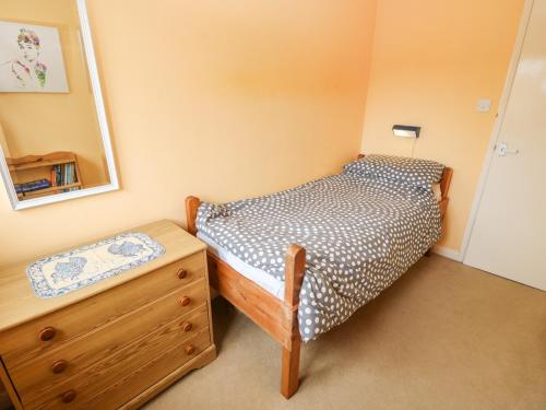 Fieldside Totland Bay - image 11