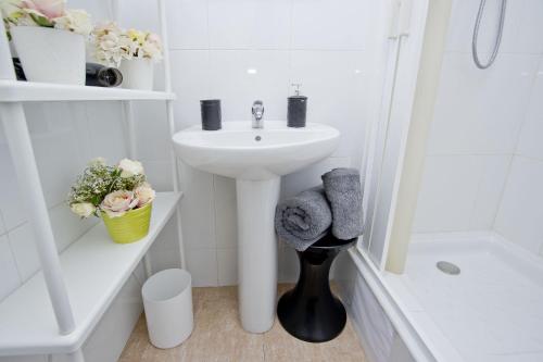 Barcelona City North Hostal - image 10