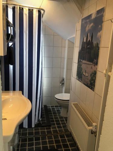 Bathroom, Shortstay studio Maastricht in Borgharen