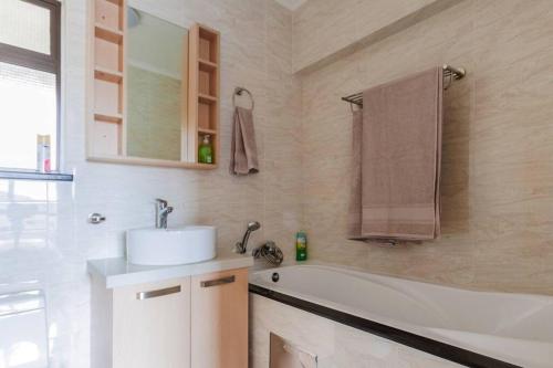 Alimama Spaces: The Manson's Palm View