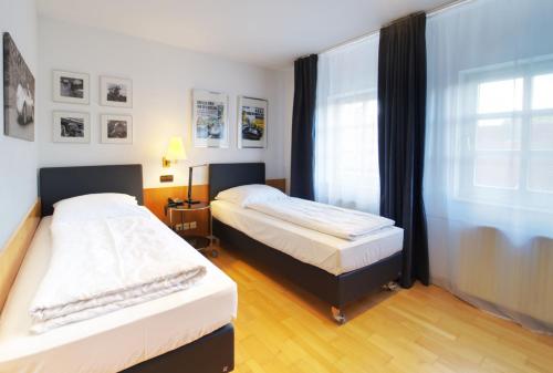 2 twin beds