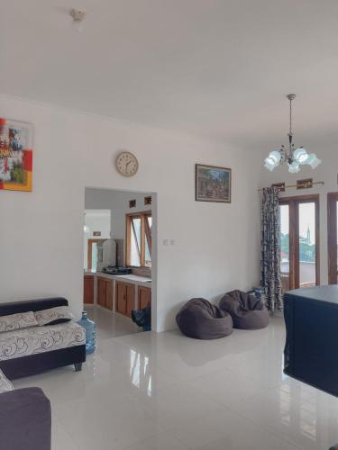 Villa Valencia by Villa Gue Aja