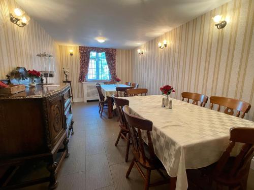 บริการและสิ่งอำนวยความสะดวก, Plough and Harrow in บรีคอน