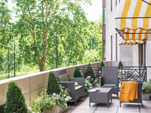 301113967 The Dorchester - Dorchester Collection