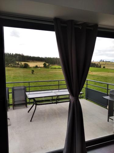 Balkon/teras, Gîte de fontanes aubrac Margeride loups du gevaudan Lozère (Gite de fontanes aubrac Margeride loups du gevaudan Lozere) in Laguiole