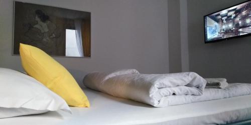 Black Church Apartment - image 5