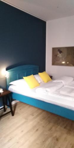 Black Church Apartment - image 7