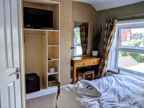 Double Room with Private Bathroom image 8