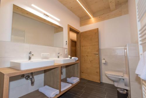 3 bedrooms, 5 beds