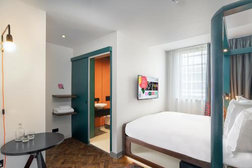 room detail thumbnail 1