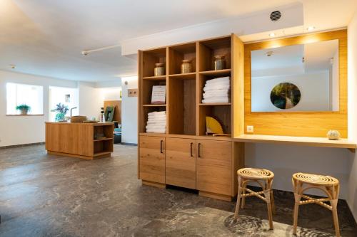 熱水浴缸, dasKAISER - Dein Gartenhotel in Tirol in 埃布斯