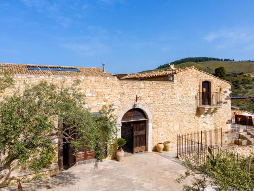 Masseria Fortificata Lo Zafferaneto - Hotel - Buccheri