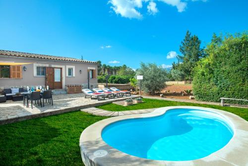  Owl Booking Villa Garreta - Rustic Stay with Mountain Views in Campanet