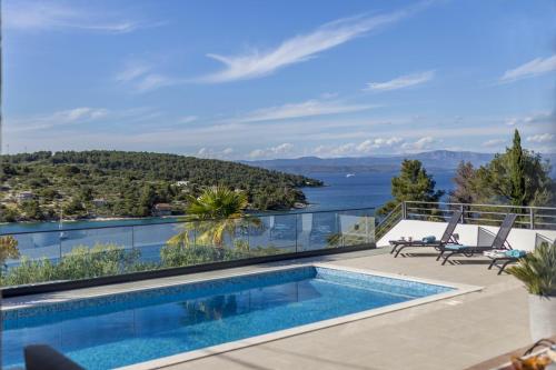 Villa CAPTAINS house on Šolta island with private pool, 3 bedrooms, 4 bathrooms, amazing sea views - Accommodation - Nečujam