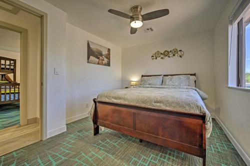 Spacious Home with Hot Tub Less Than 3 Miles to Lake Powell!