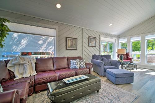 Bright Home with Dock on Lake Conroe! in Willis (TX)