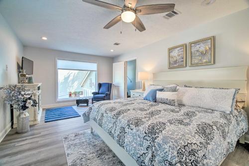 Bright Home with Dock on Lake Conroe! in Willis (TX)