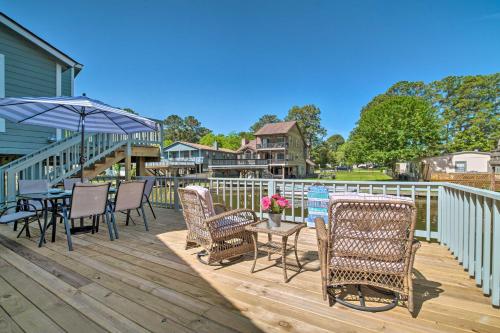 Bright Home with Dock on Lake Conroe! in Willis (TX)