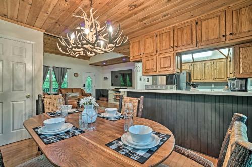 Luxury Clayton Cabin with Expansive Deck and Grill! in Clayton, USA