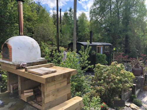Betws View, Shepherd Hut in Capel Garmon