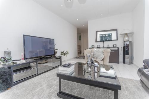 . Appartement à 700m gare centrale/plage