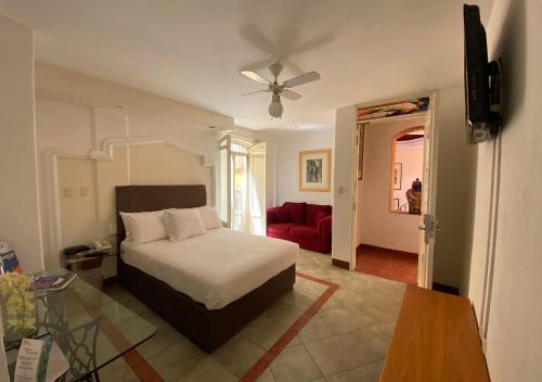 Hotel Casona Los Vitrales by Prima Collection Ideally located in the prime touristic area of Zacatecas, Hotel Casona de los Vitrales promises a relaxing and wonderful visit. Offering a variety of facilities and services, the hotel provides all yo