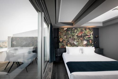 Deluxe Double or Twin Room with Sea View and Terrace image 8