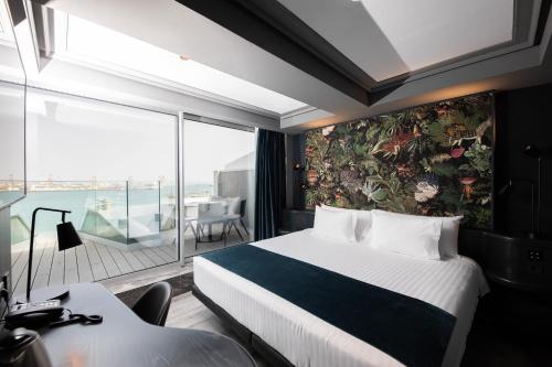 Deluxe Double or Twin Room with Sea View and Terrace room in Silken Saaj Las Palmas