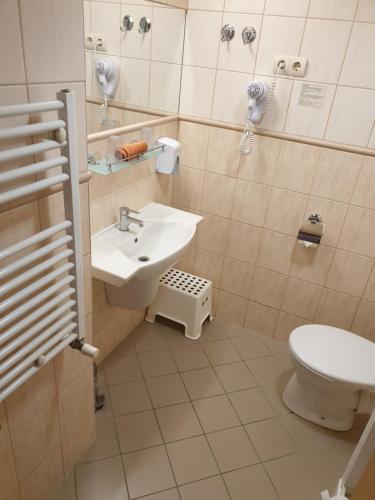 Bathroom, Hotel Estella Superior in Eger