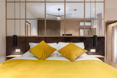 Deluxe Suite with Sea View image 10