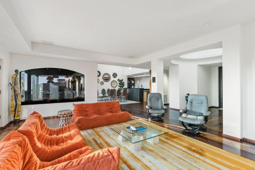 New Listing! Vast Estate With Ocean Views & Hot Tub Home - image 2